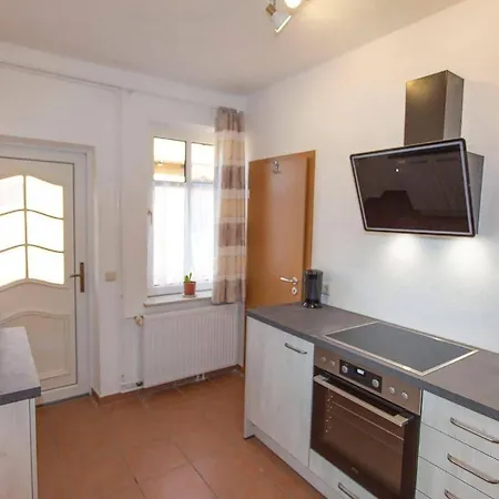 Haus Dornroeschen 45107 *