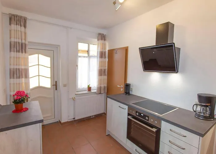 Haus Dornroeschen 45107 *